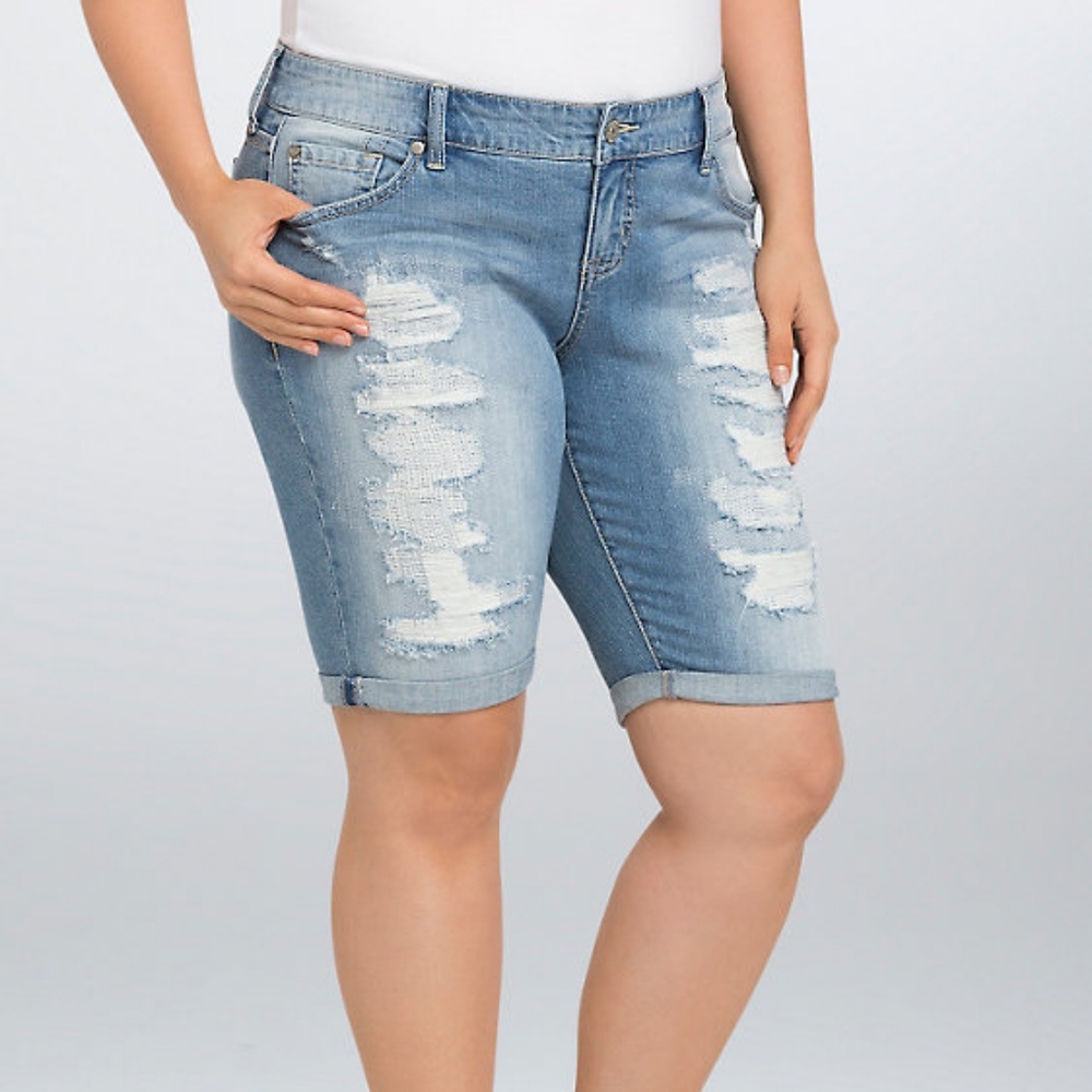 Torrid distressed Bermuda denim jean short 26